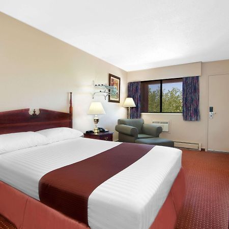 Penhold Howard Johnson By Wyndham Red Deer المظهر الخارجي الصورة