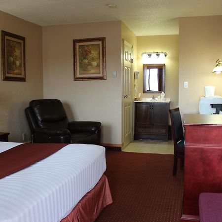 Penhold Howard Johnson By Wyndham Red Deer المظهر الخارجي الصورة