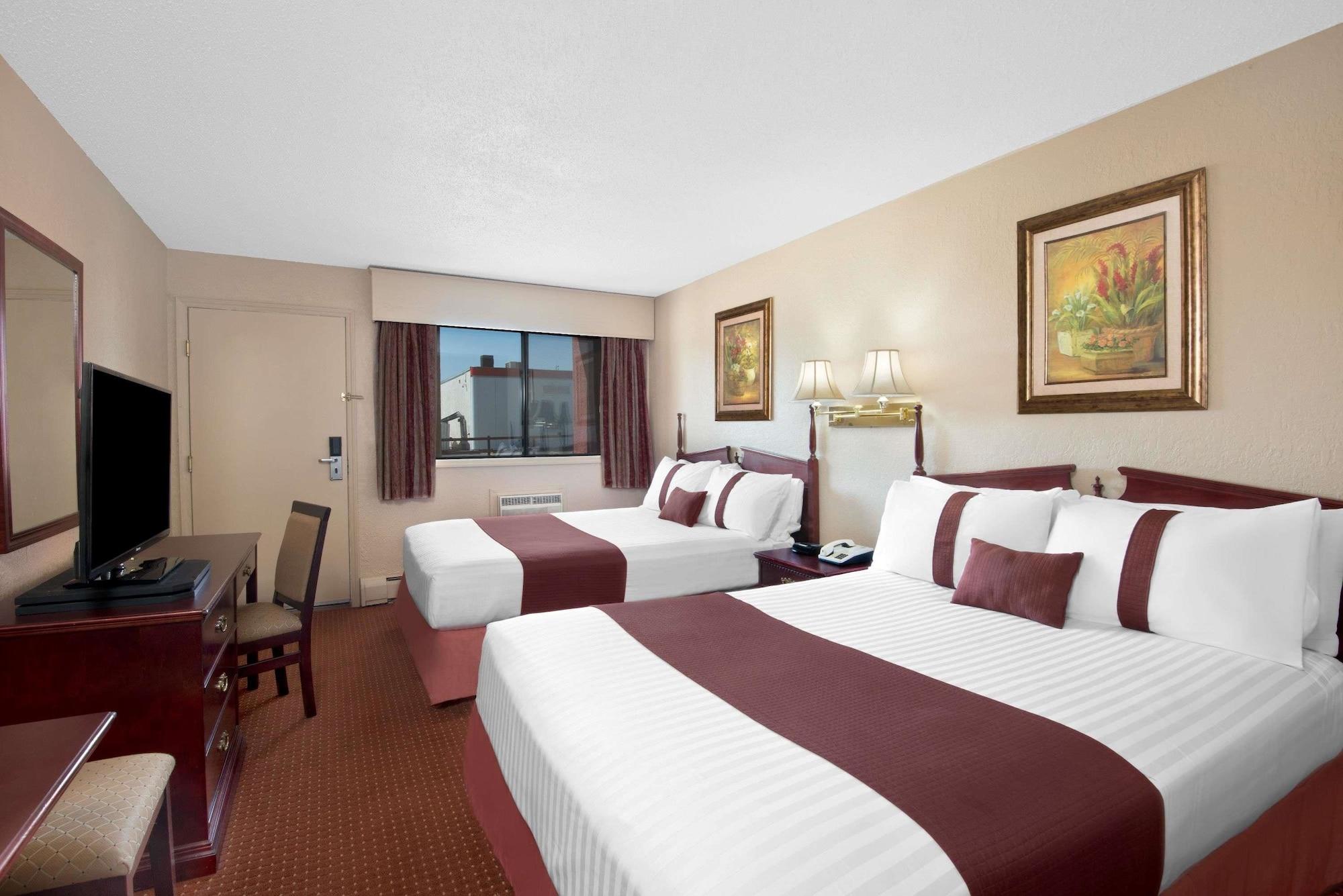 Penhold Howard Johnson By Wyndham Red Deer المظهر الخارجي الصورة
