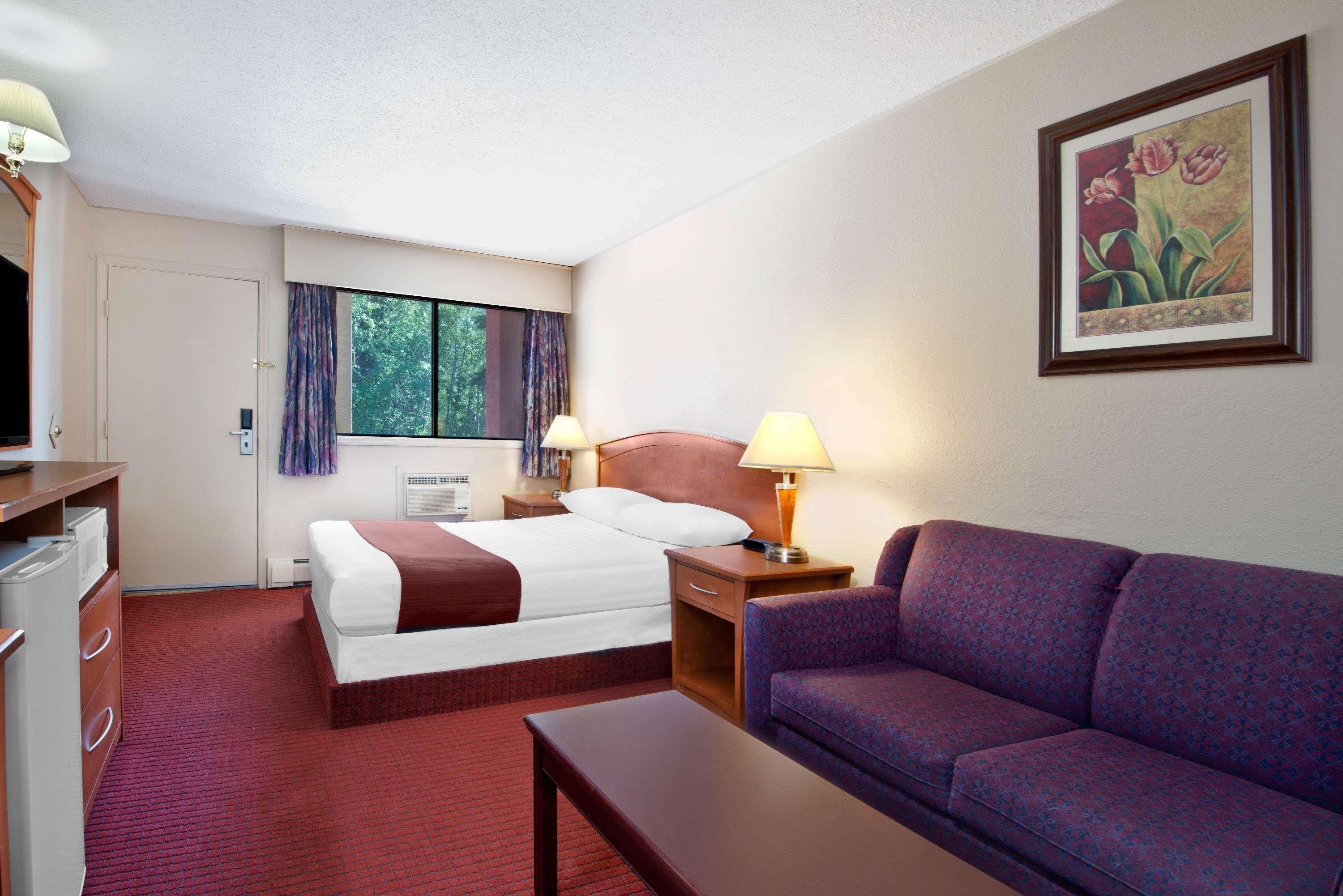 Penhold Howard Johnson By Wyndham Red Deer المظهر الخارجي الصورة