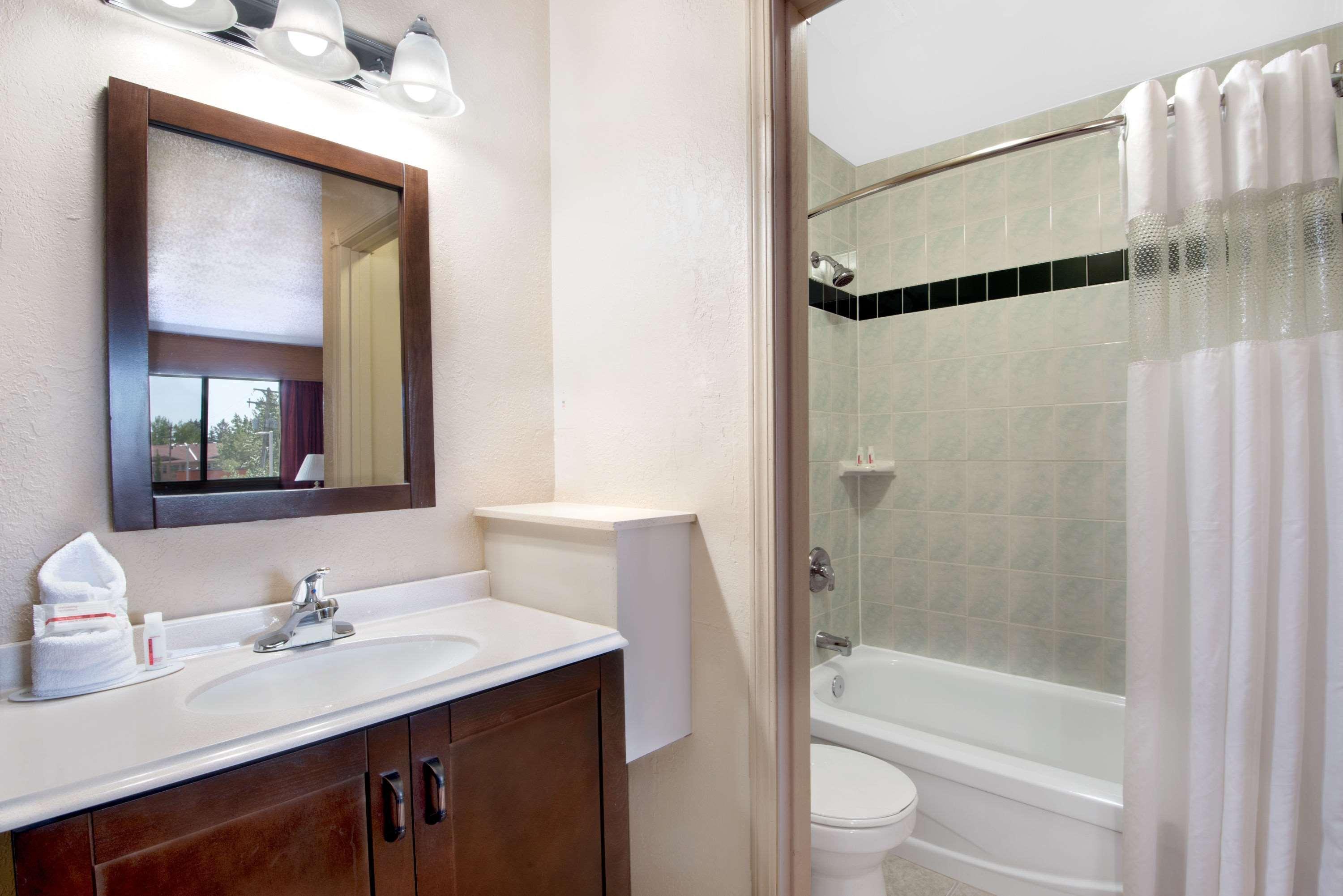 Penhold Howard Johnson By Wyndham Red Deer المظهر الخارجي الصورة