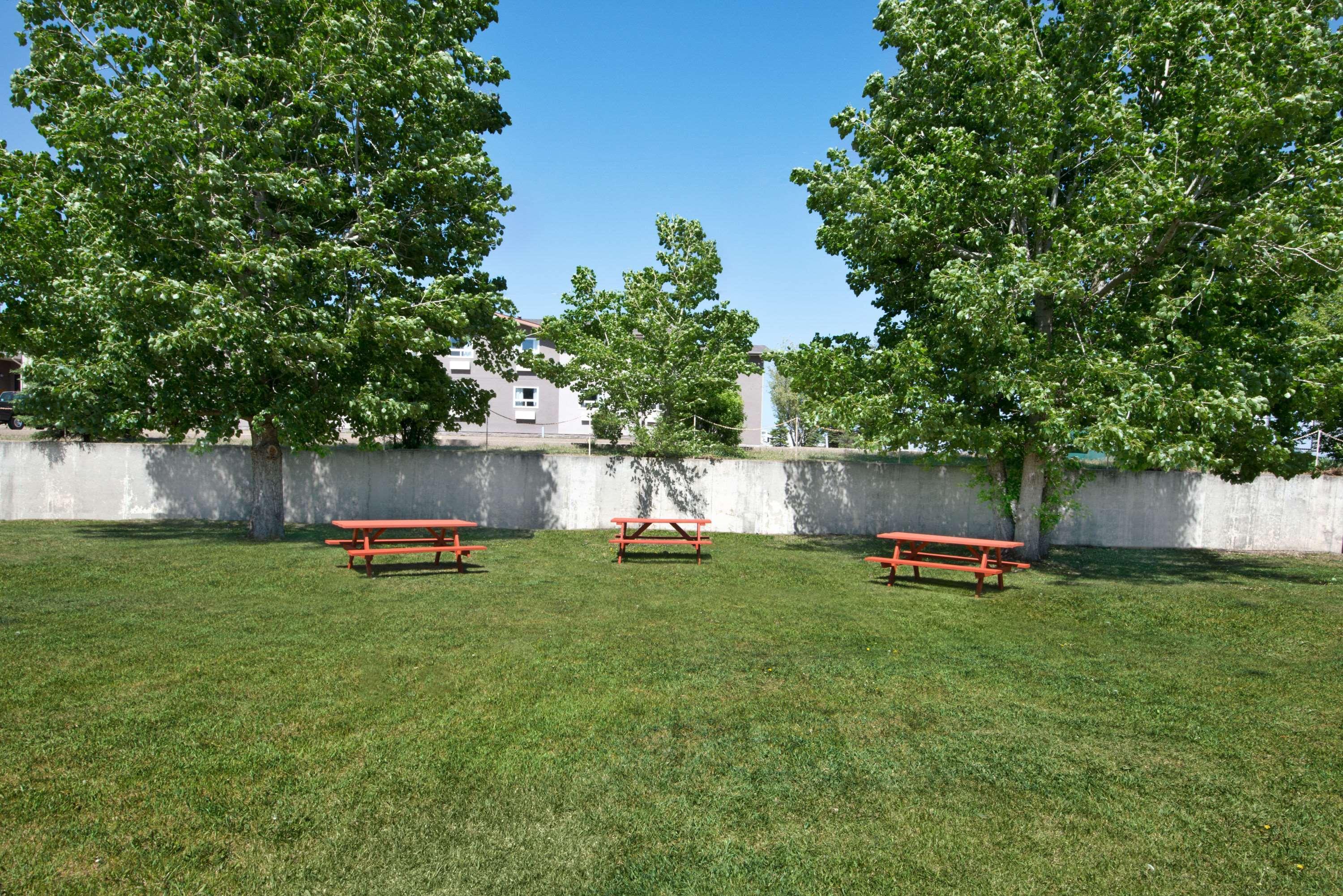Penhold Howard Johnson By Wyndham Red Deer المظهر الخارجي الصورة