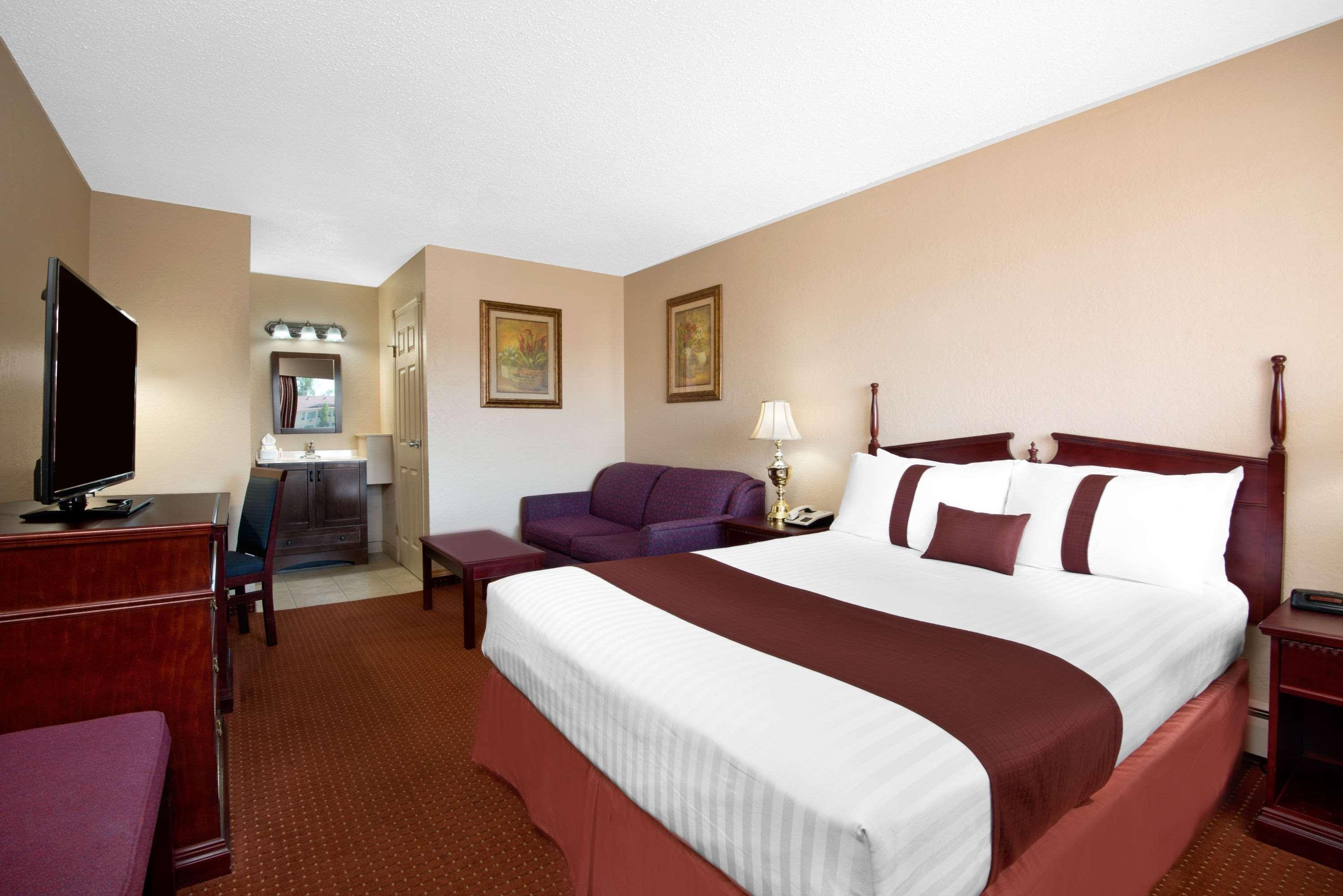 Penhold Howard Johnson By Wyndham Red Deer المظهر الخارجي الصورة