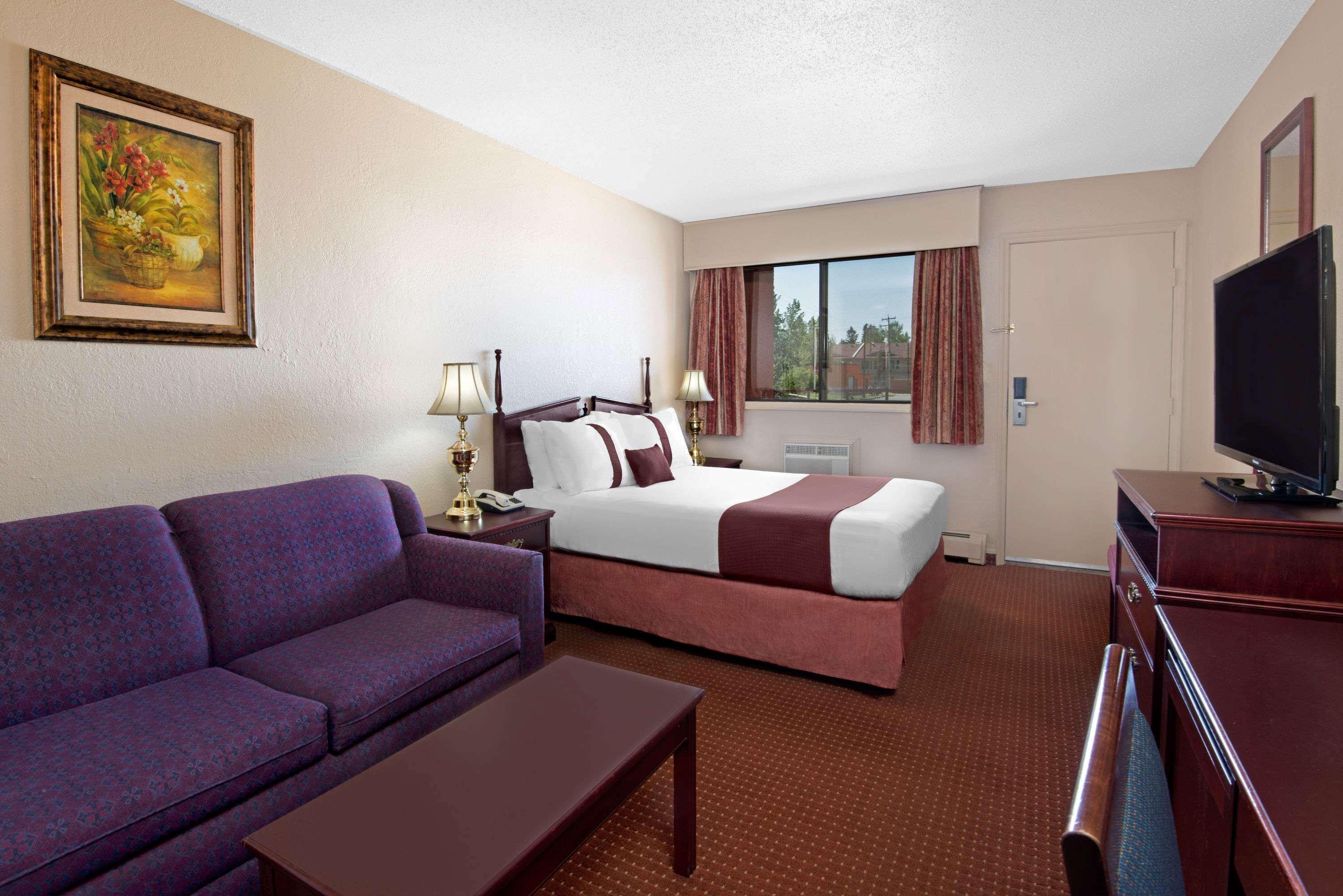 Penhold Howard Johnson By Wyndham Red Deer المظهر الخارجي الصورة