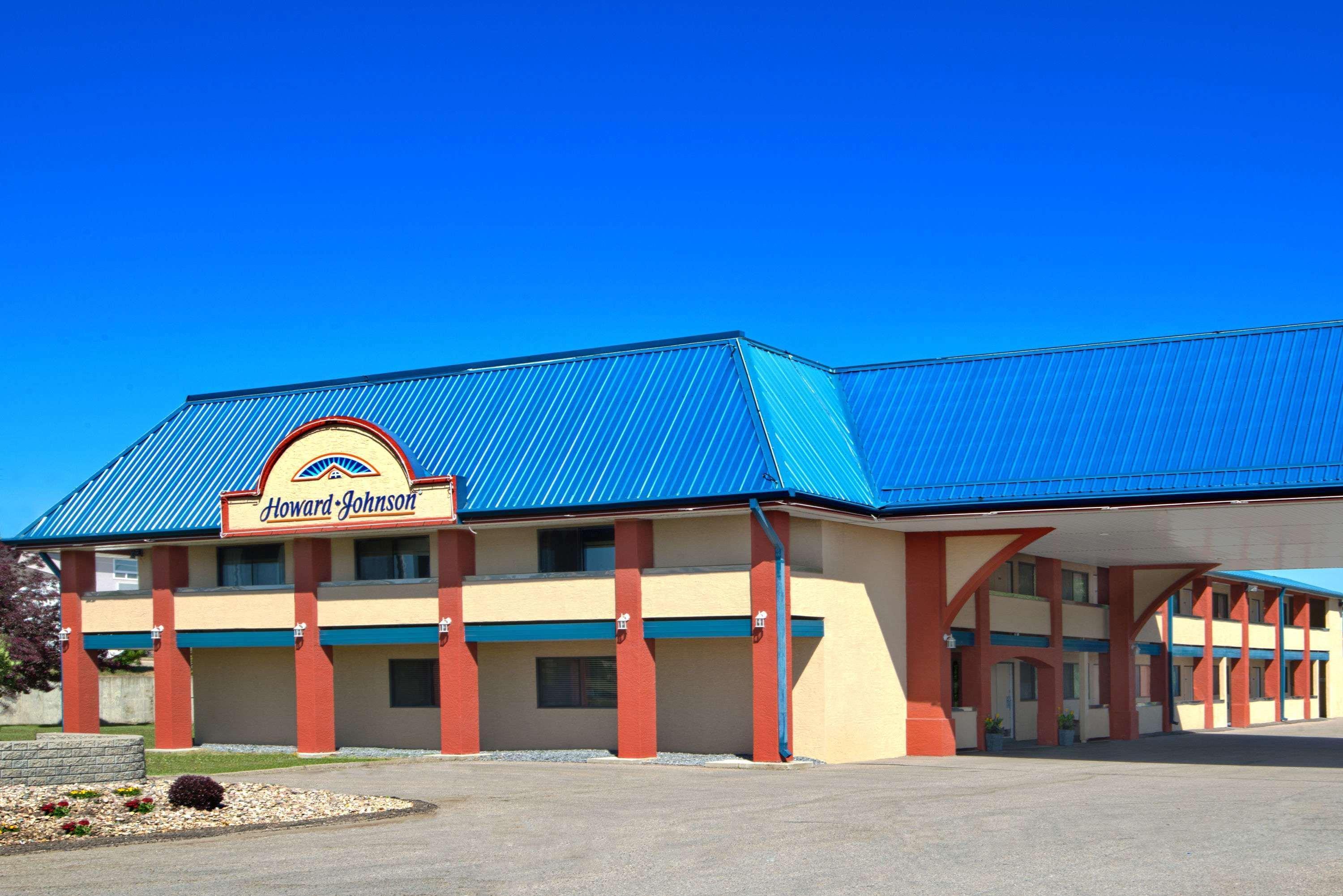 Penhold Howard Johnson By Wyndham Red Deer المظهر الخارجي الصورة