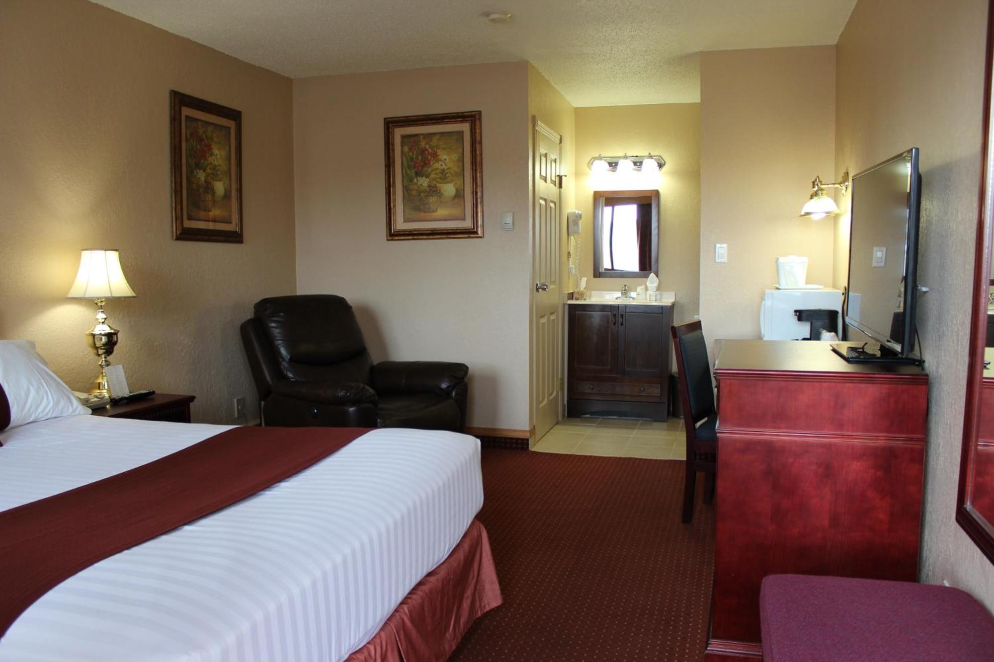 Penhold Howard Johnson By Wyndham Red Deer المظهر الخارجي الصورة