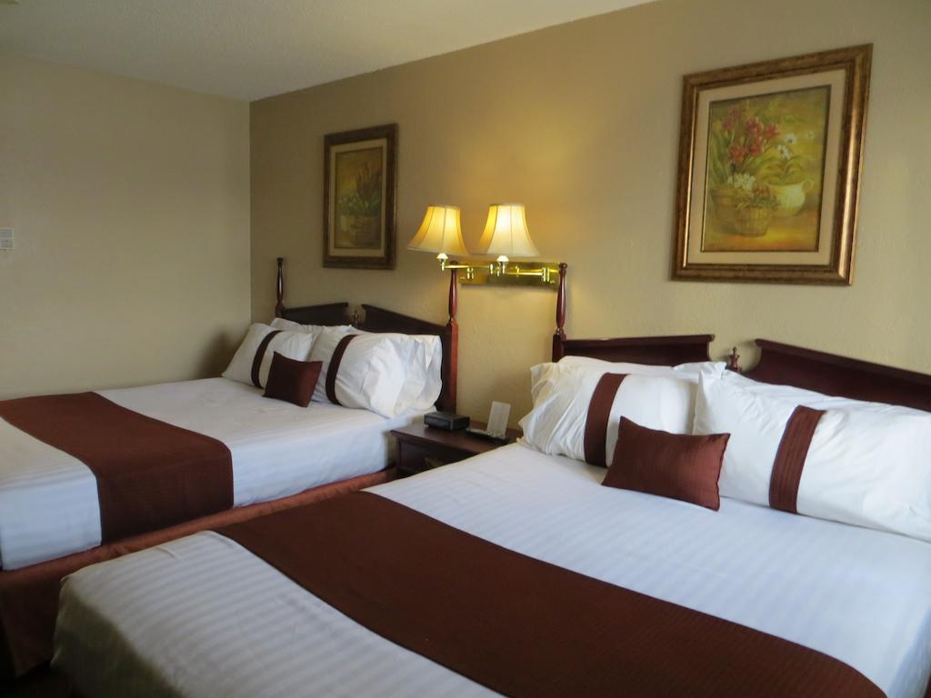 Penhold Howard Johnson By Wyndham Red Deer المظهر الخارجي الصورة