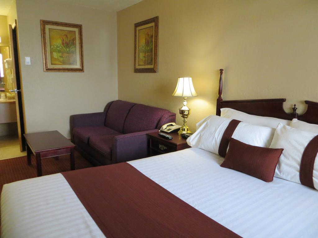 Penhold Howard Johnson By Wyndham Red Deer المظهر الخارجي الصورة