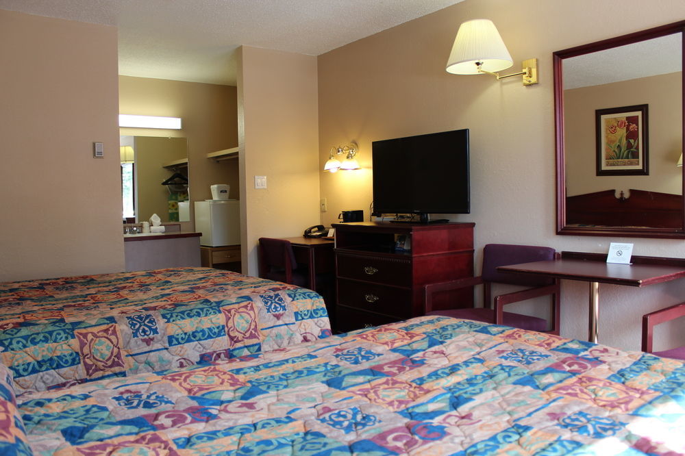 Penhold Howard Johnson By Wyndham Red Deer المظهر الخارجي الصورة