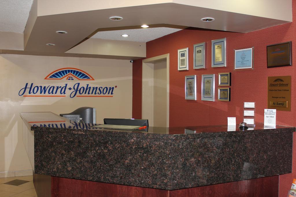 Penhold Howard Johnson By Wyndham Red Deer المظهر الداخلي الصورة