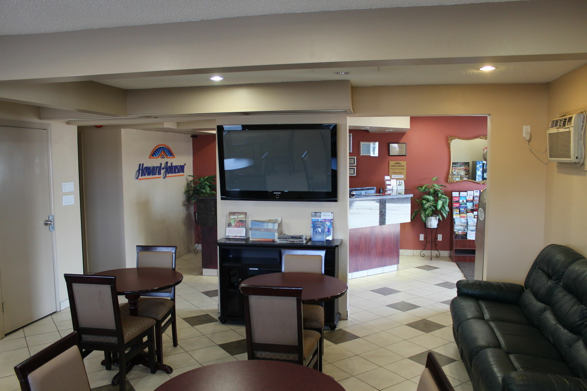 Penhold Howard Johnson By Wyndham Red Deer المظهر الخارجي الصورة