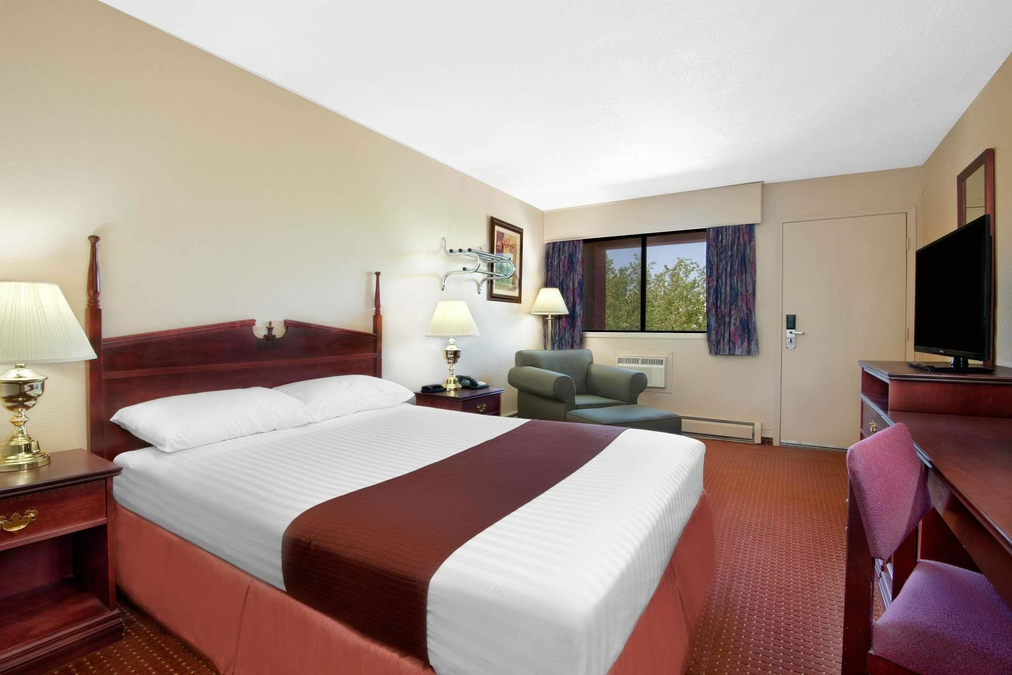 Penhold Howard Johnson By Wyndham Red Deer المظهر الخارجي الصورة