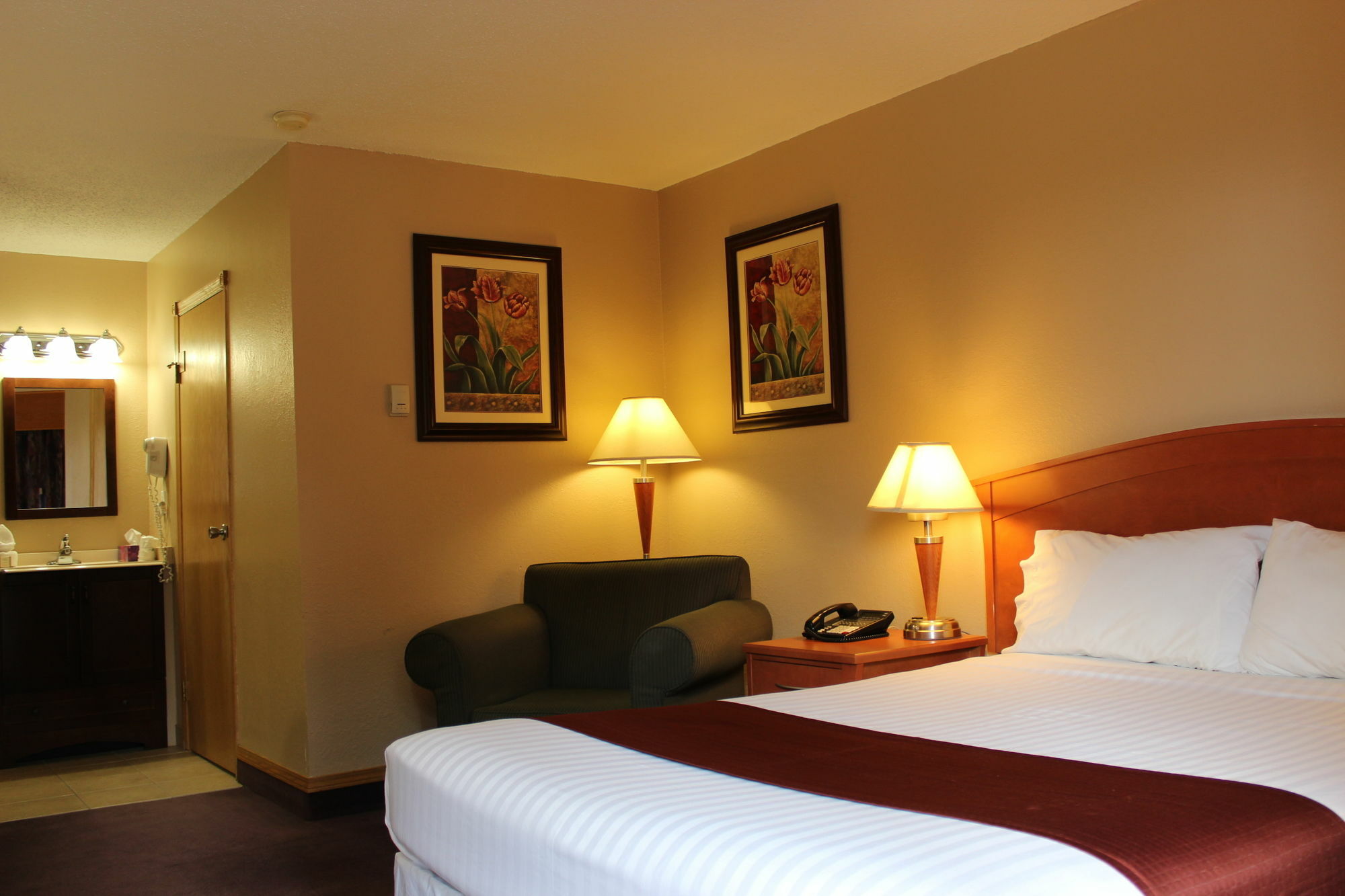 Penhold Howard Johnson By Wyndham Red Deer المظهر الخارجي الصورة