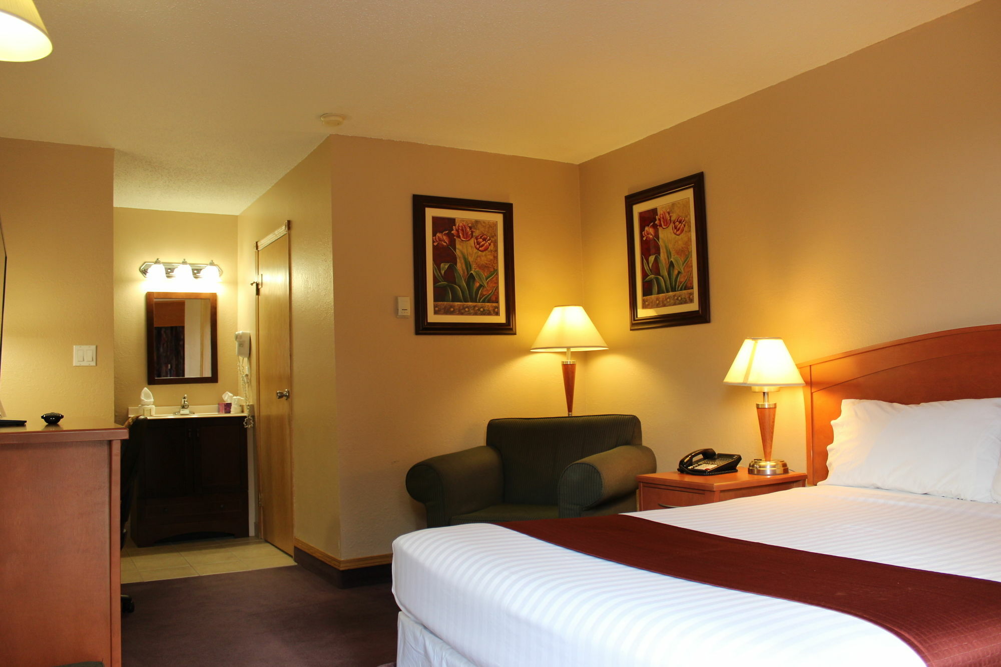 Penhold Howard Johnson By Wyndham Red Deer المظهر الخارجي الصورة